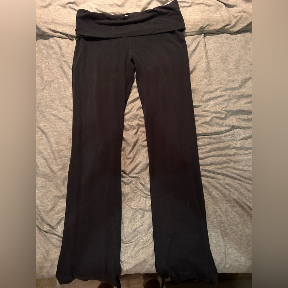Black yoga pants